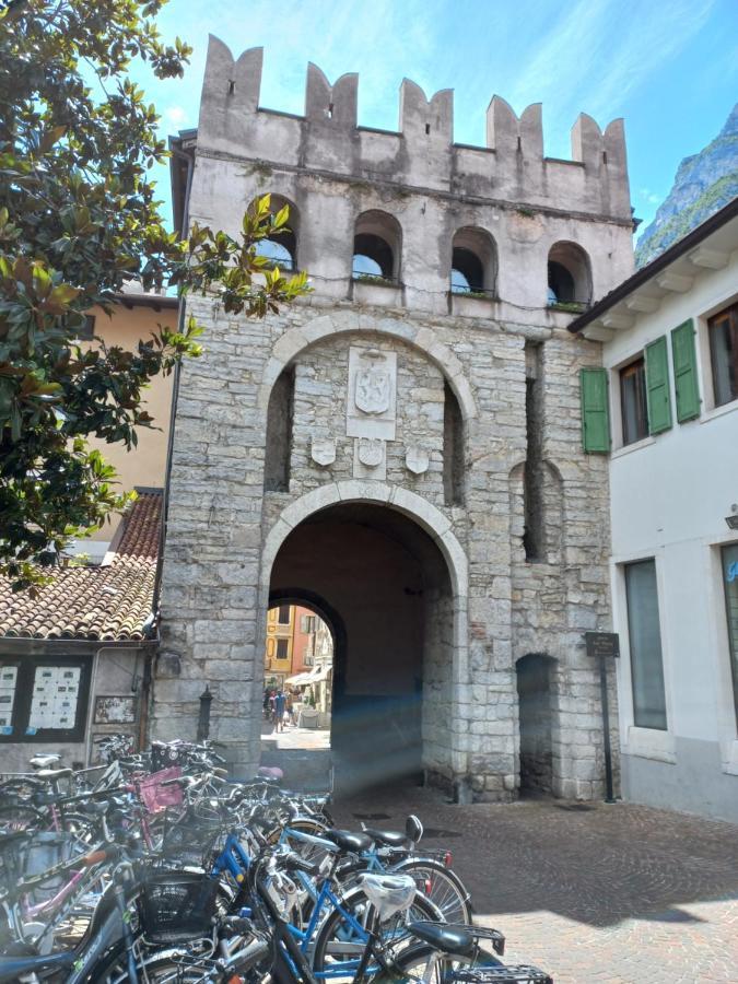 North Lake Riva Apartment, Steps From The Garda Lake Exterior photo