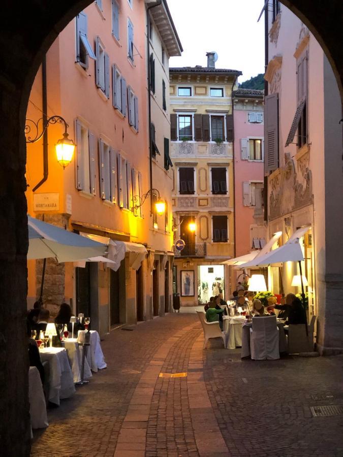 North Lake Riva Apartment, Steps From The Garda Lake Exterior photo