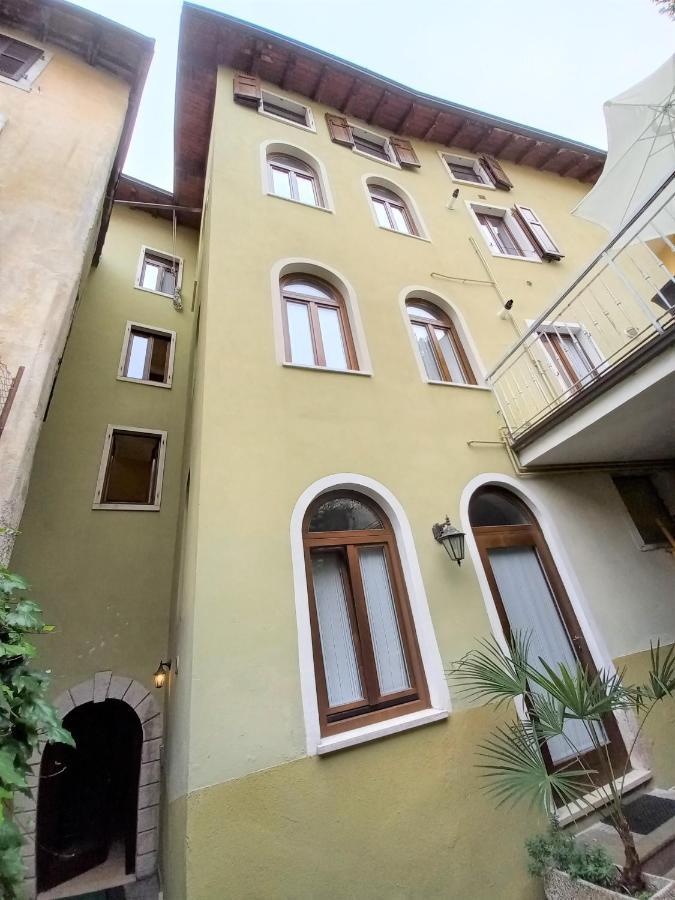 North Lake Riva Apartment, Steps From The Garda Lake Exterior photo